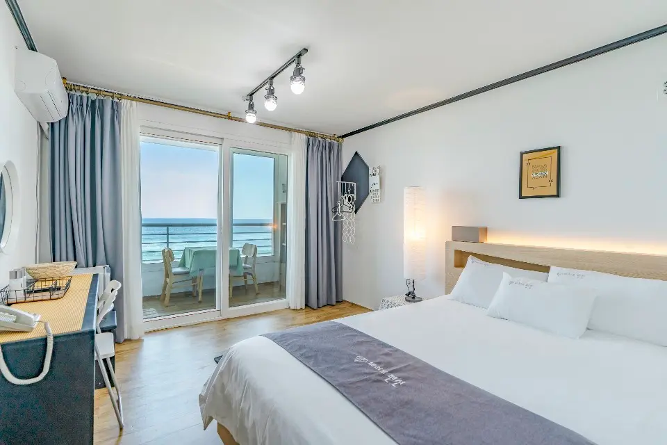 강원 양양 ocean view & seaside Rental cottage 1BR & sleeps 2 정암해수욕장 오션뷰 바다 DD Cover Photo