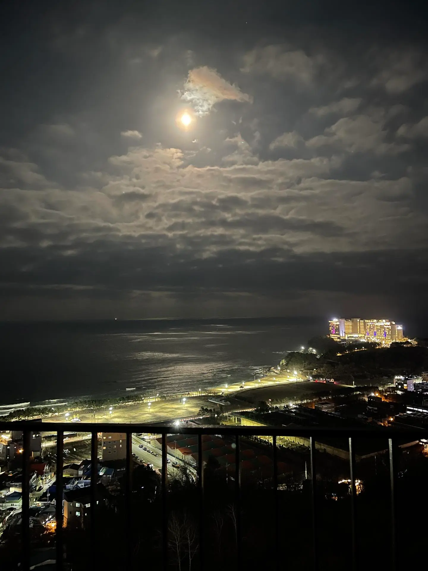 ocean view・seaside・workation Residence 1BR・sleeps 2 束草ブルーテラ26階（束草ビーチ徒歩5分、束草高速バスターミナル10分） Cover Photo