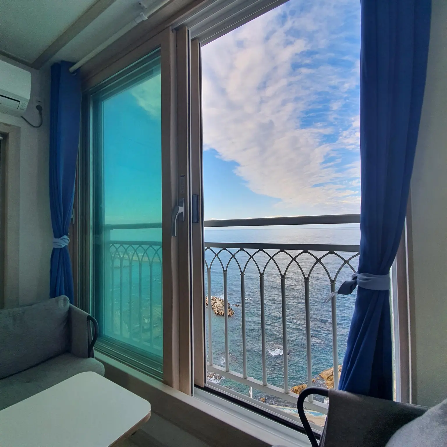 강원 강릉 ocean view & seaside & workation Apartment 1BR & sleeps 4 주문진 오리진항 힐링하우스 14층 오션뷰 Cover Photo