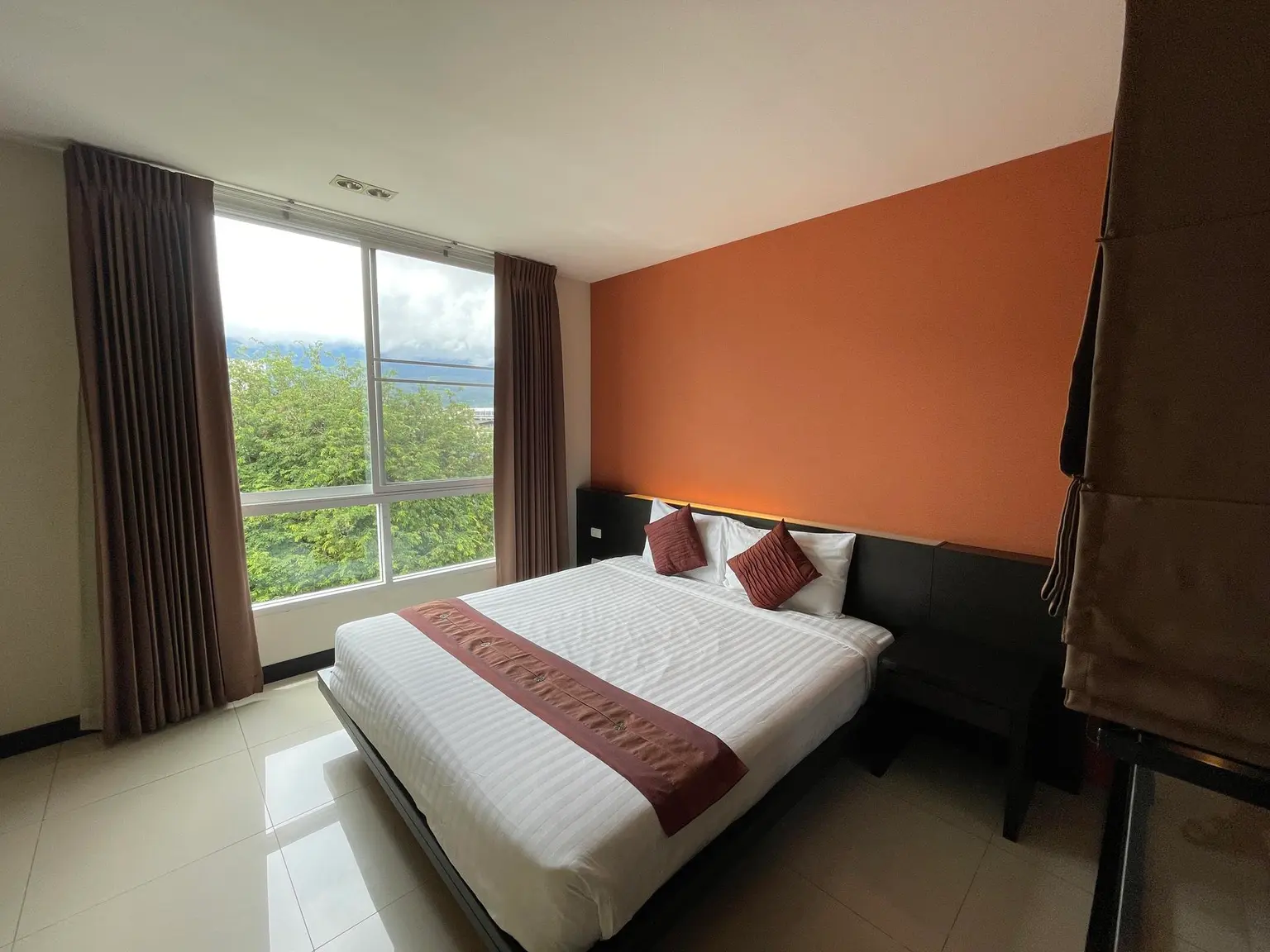 Chiang Mai Spacious room located in Santhitam local market #Grand Wipanan #One bed (double) - main image