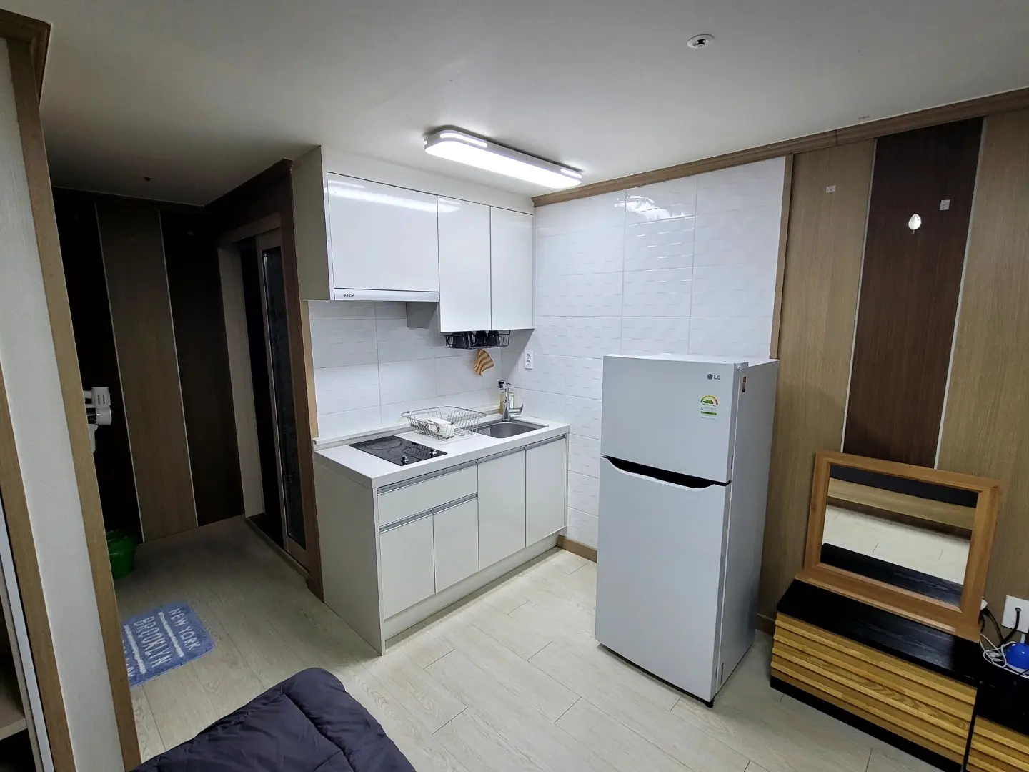 Jeju Seogwipo City One-Room Hostel #601 #Seogwipo Olle Market Walking Distance - image4
