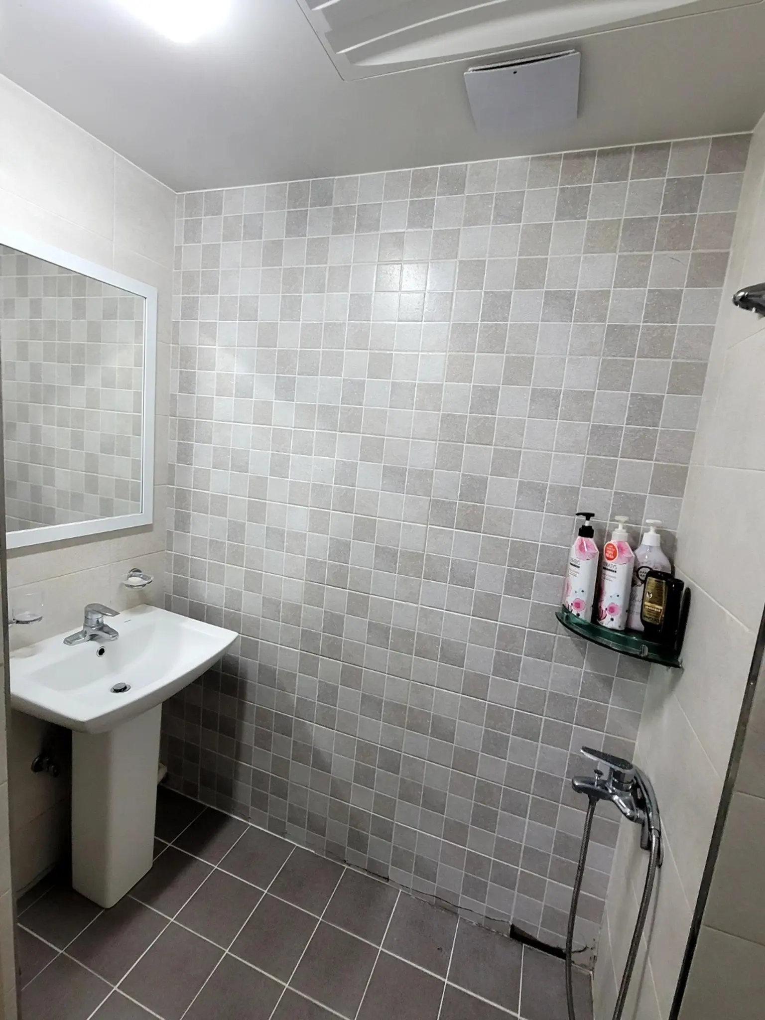 Jeju Seogwipo City One-Room Hostel #601 #Seogwipo Olle Market Walking Distance - image3