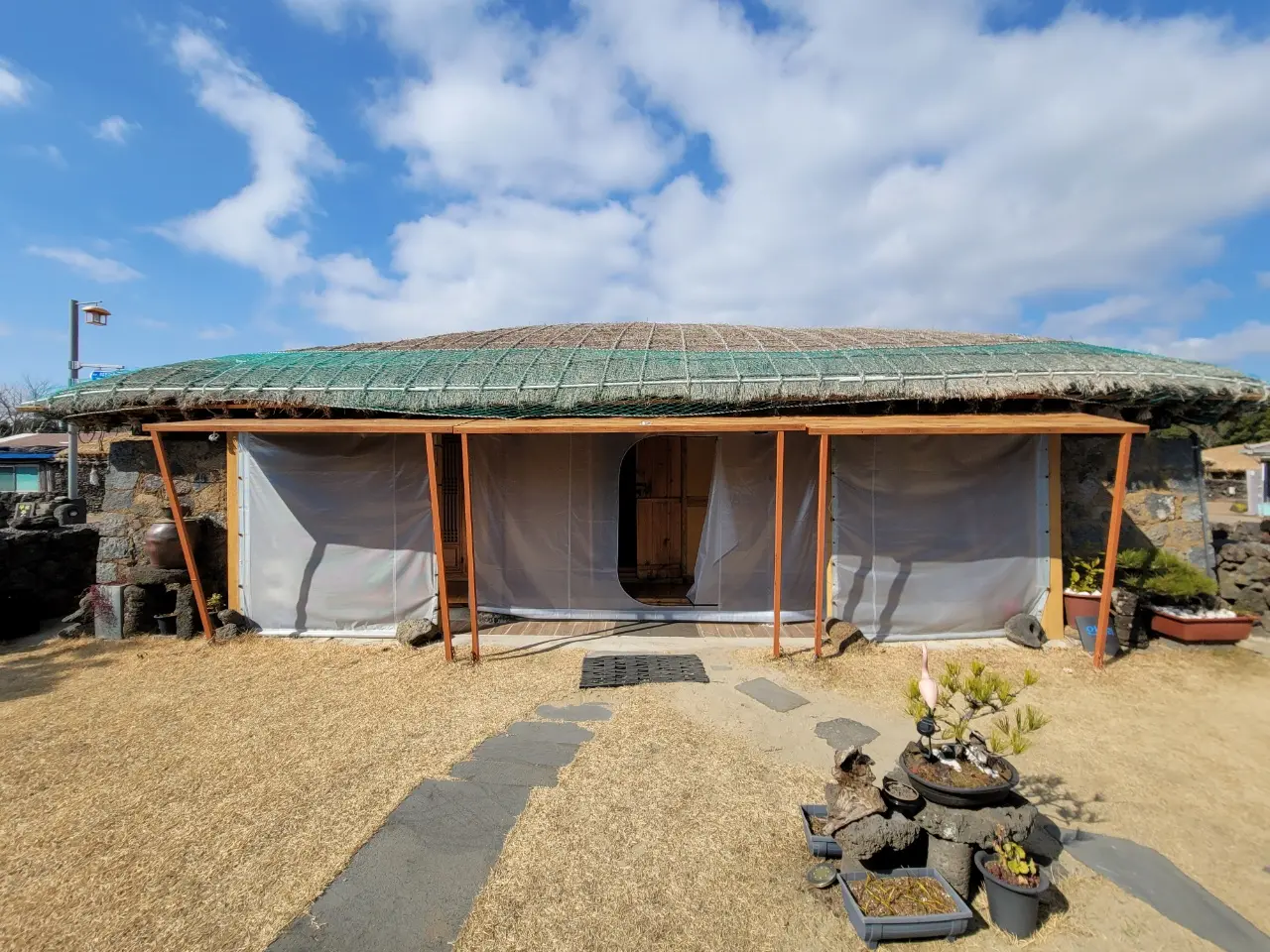 西帰浦表船 城邑民俗村オレチョガドクチェ＃安距離＃自炊可能 - main image
