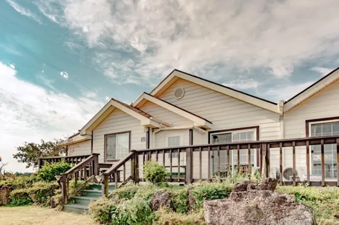 西归浦城山 with a yard·countryside stay Rental cottage 2BR·sleeps 12 28坪型双室住宅（记忆房），可携带大型犬 可携带宠物狗 Cover Photo