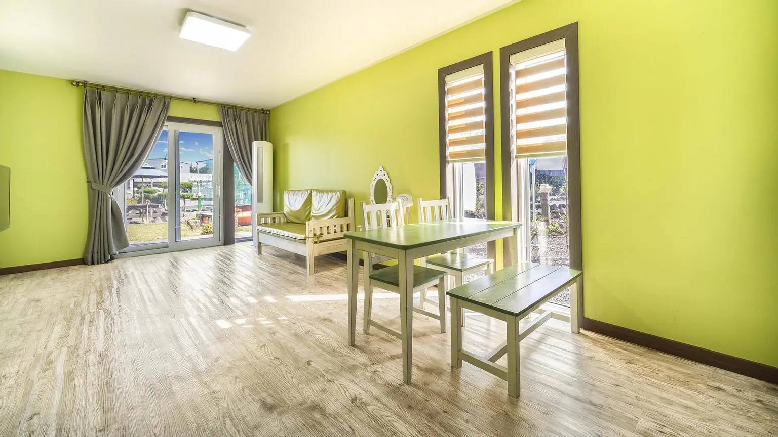 Seogwipo Seongsan Stay in a duplex one-room with a lawn garden #Carnival - main image
