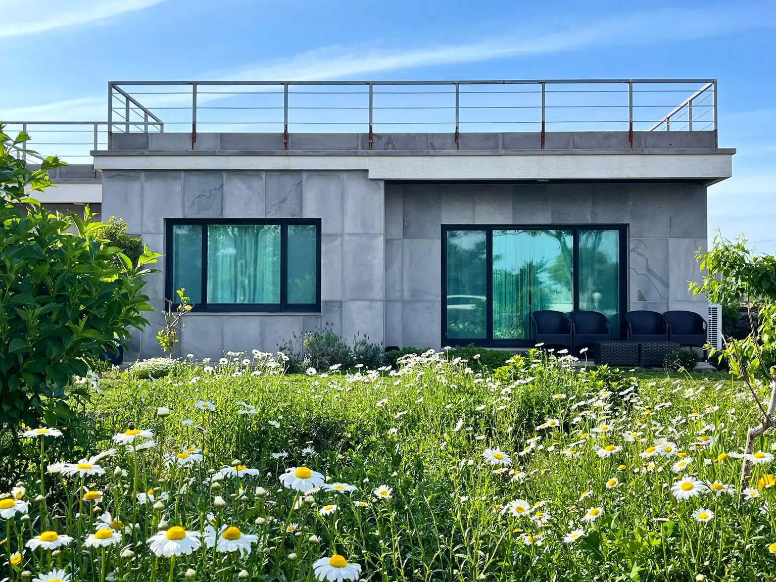  济州西归浦 The Home/Outer House（350坪宽的花园式独栋住宅） - main image
