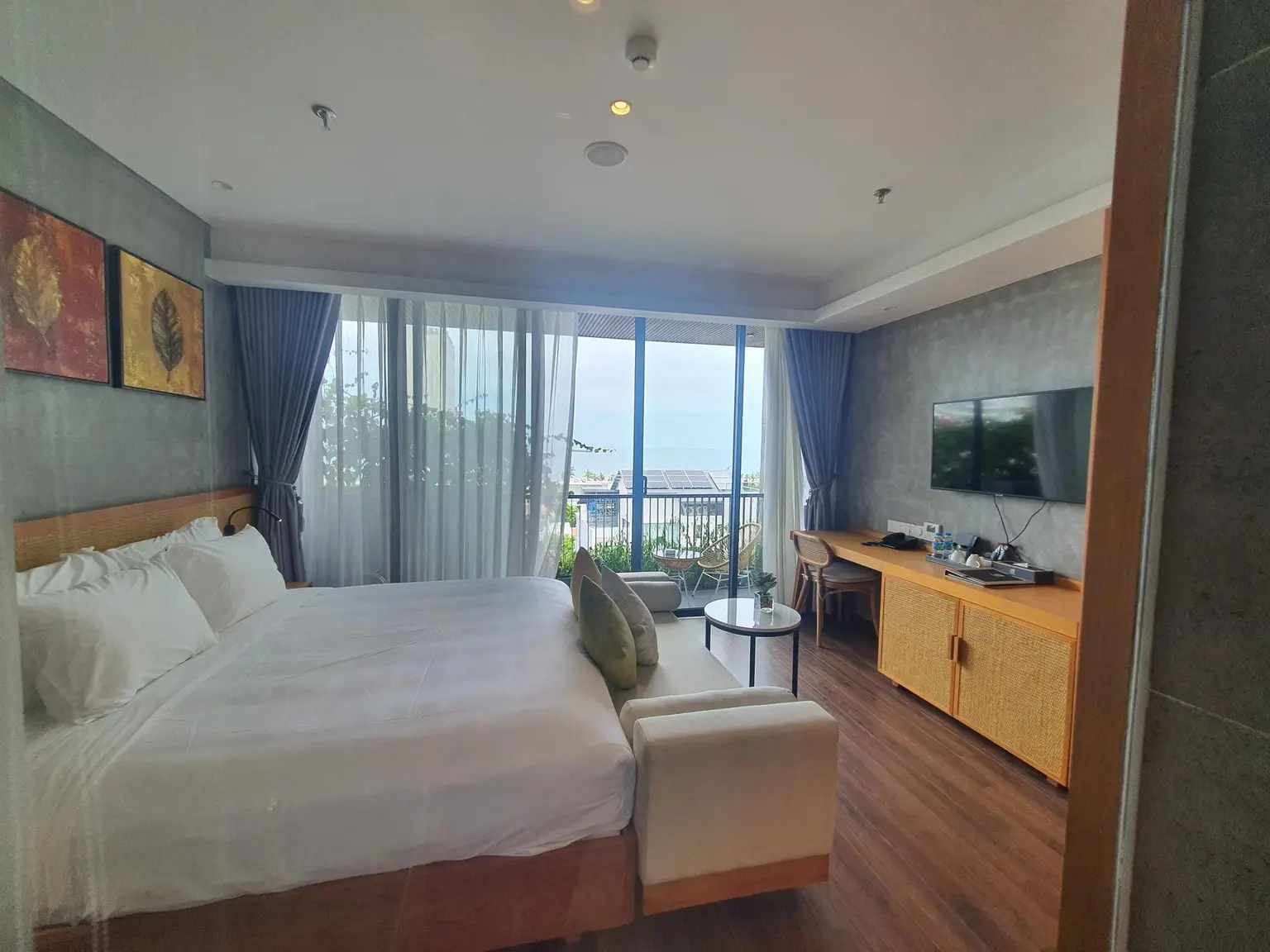 Da Nang Citizen, Gyeonggi Province #RelaxAnywhere at an ocean view hotel with an infinity pool - main image