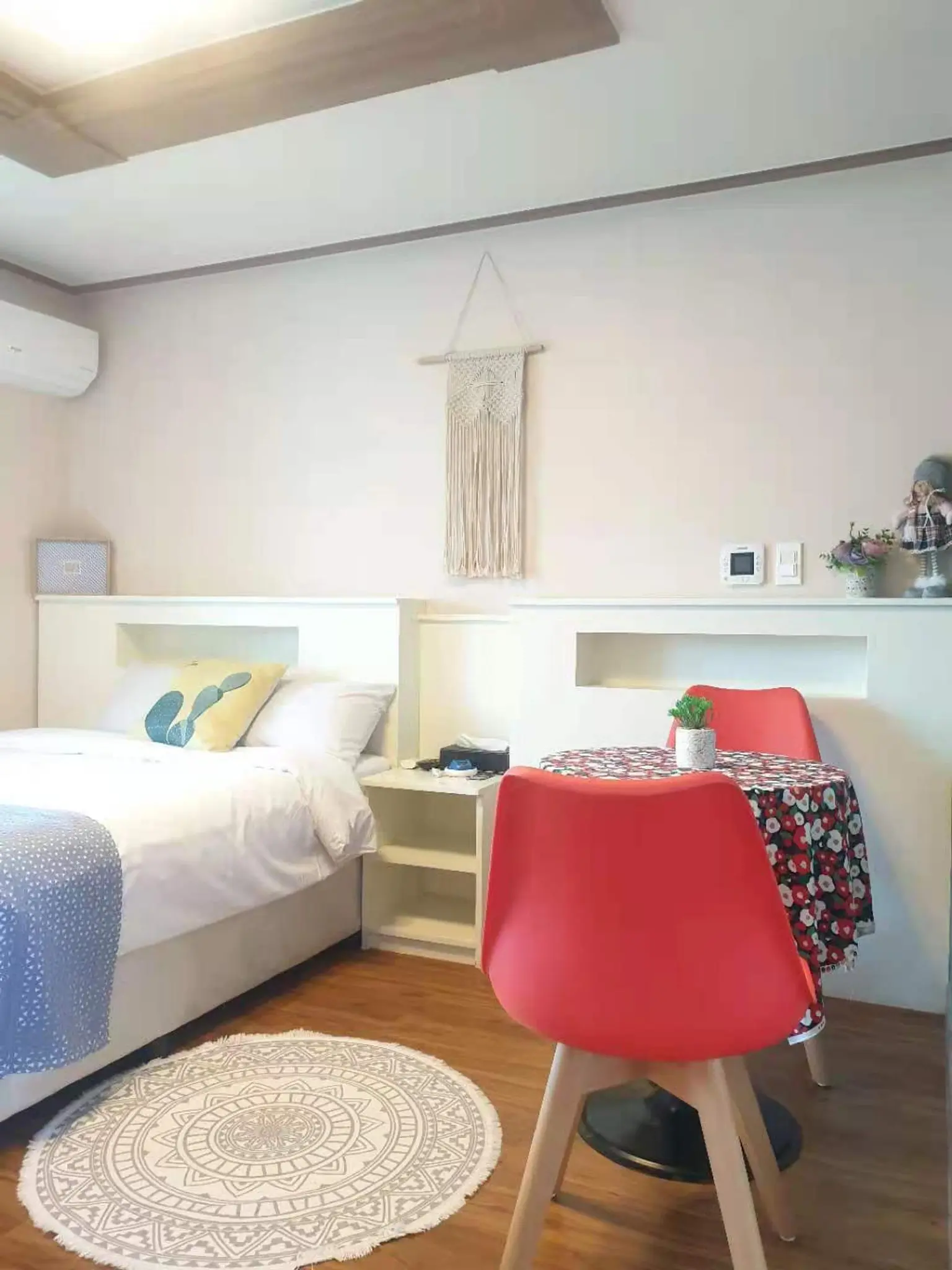 Seogwipo seaside & walkable stay 1BR & sleeps 3 Spacious double room B, 5 minutes walk from Olle Market shared kitchen Cover Photo
