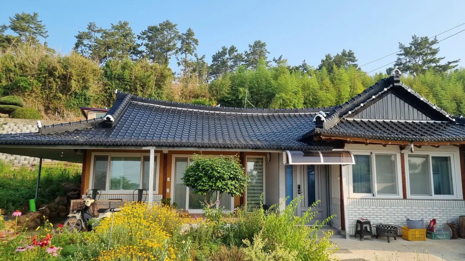 Jeonnam Haenam Healing in a detached Hanok house, the sea and wide fields of Haenam, the village at the end of the land - main image