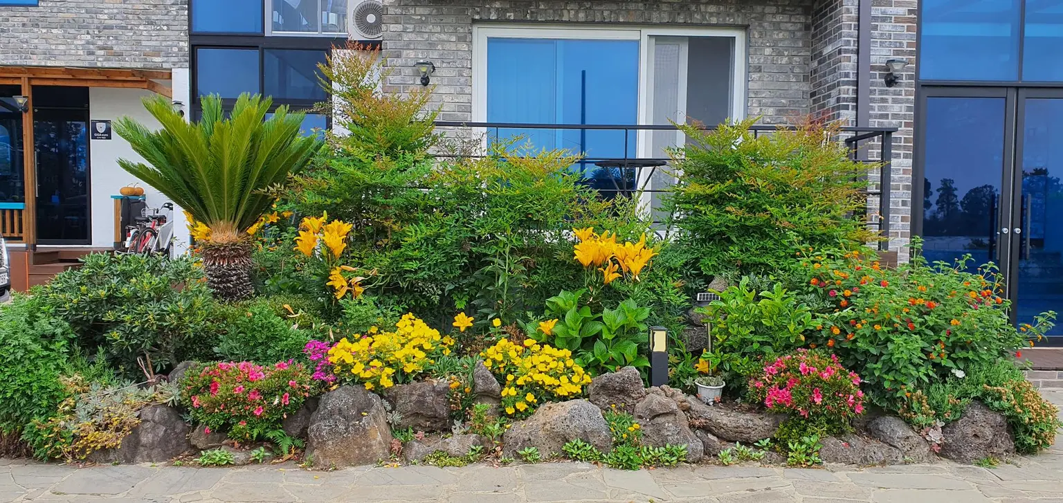 Jeju Seogwipo [Room 101] Large room and bathroom, private garden, nice terrace with view - main image