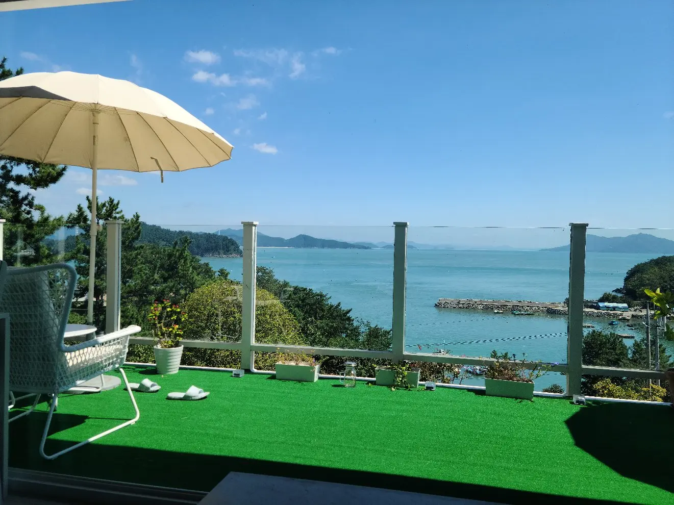 Gyeongnam Namhae Terrace Ocean View 2nd Floor Two Room - main image