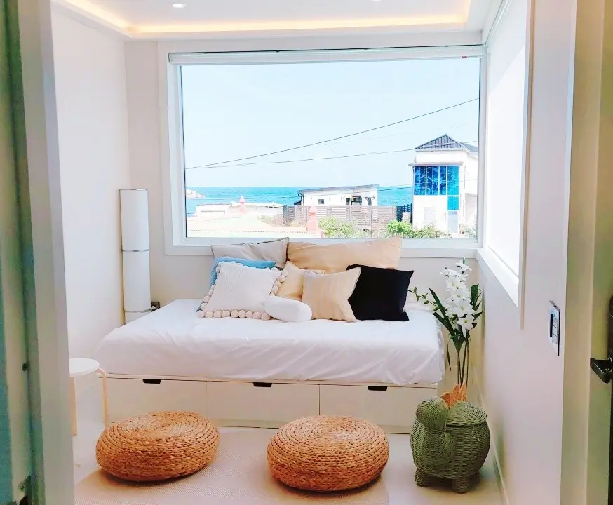 Gosung 30 seconds walk from Cheonggan Beach, 100-pyeong yard, 2nd floor, independent house (there is also a caravan) - main image