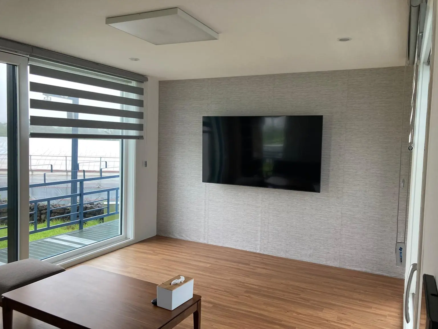 Jeju Hankyung Aewol Shinchang Windmill Coast Hallasan View Wide Lawn Yard Two-story Independent House 7 Buildings - main image
