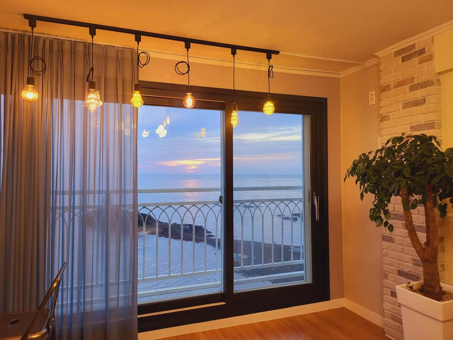 Jeju West Hanrim Two-room house for healing while watching the sunset #Biyangdo - main image