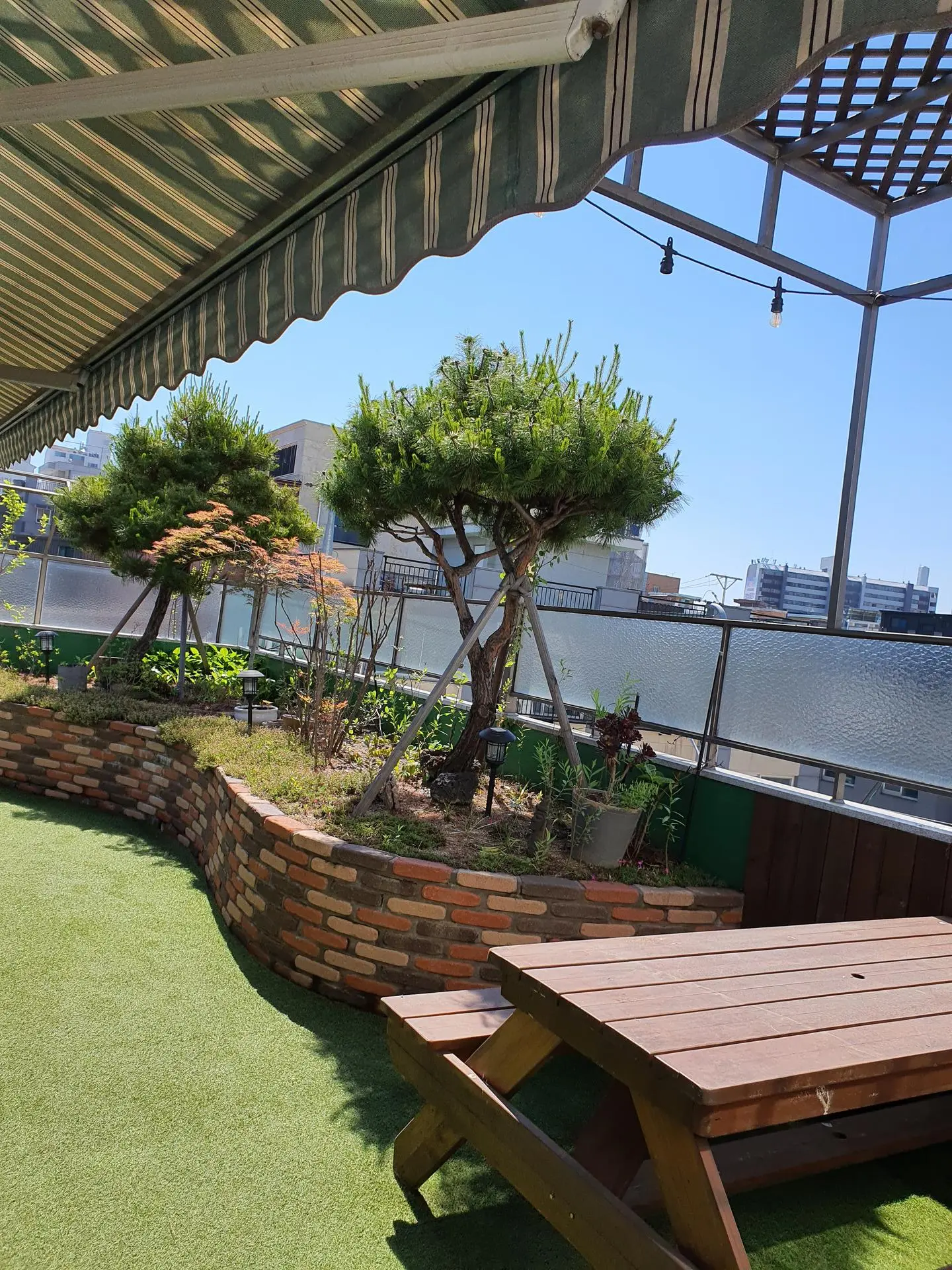 Seoul Gangdong House with a rooftop garden - main image