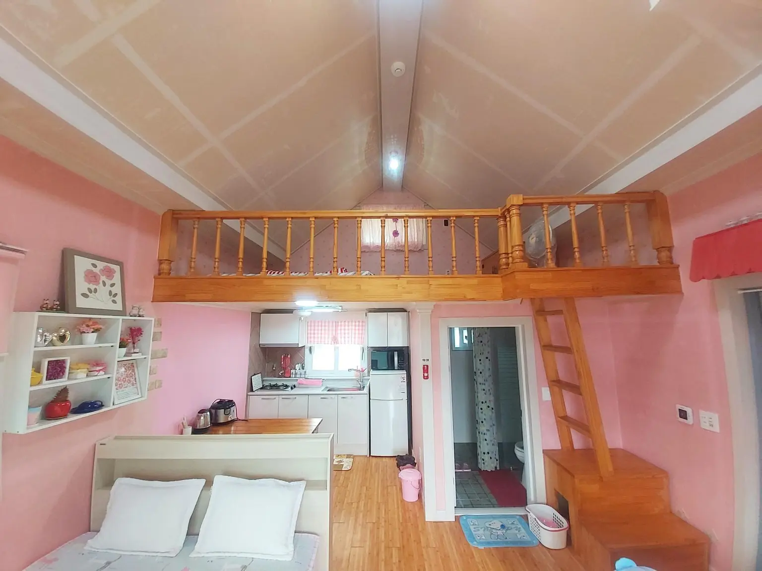 Gangwon Pyeongchang forest retreat & with a yard & countryside stay Rental cottage 1BR & sleeps 2 Pretty, a healing place with white hydrangeas for a walk Cover Photo
