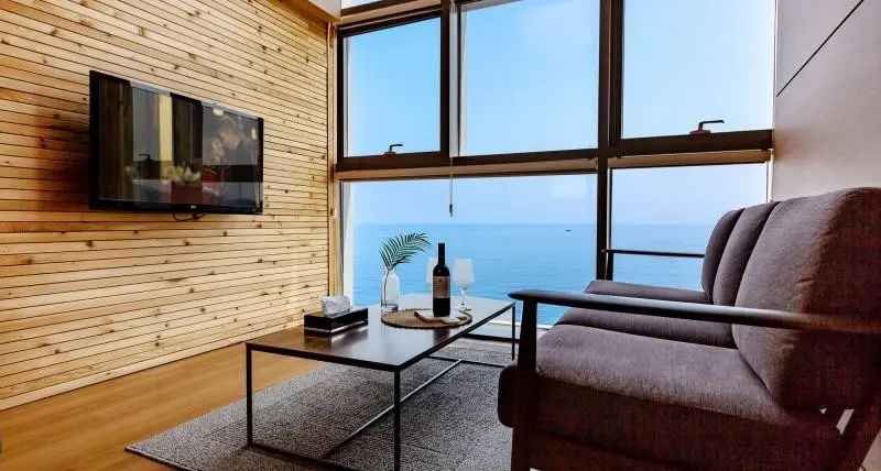 Gyeongbuk Pohang Ocean view in all rooms, accommodation in front of the sea, room 201, near Guryongpo - image3