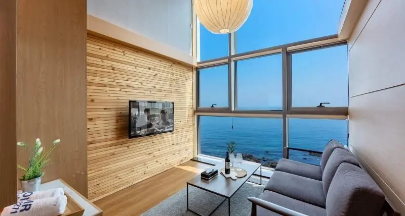 Gyeongbuk Pohang Ocean view in all rooms, accommodation in front of the sea, room 201, near Guryongpo - main image