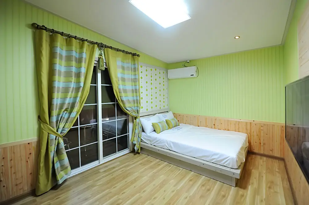 Jeonnam Sinan Korea's first slow city, Jeungdo Ocean View Pension #Two Room 204 - image2
