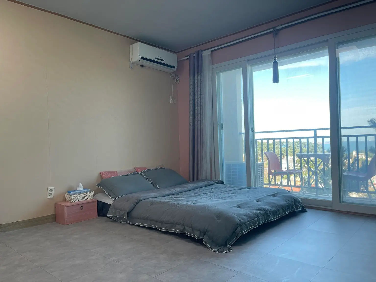 Ulsan Ulju 2nd floor pink 1 pension with ocean view, 5 minutes walk from Ganjeolgot - main image
