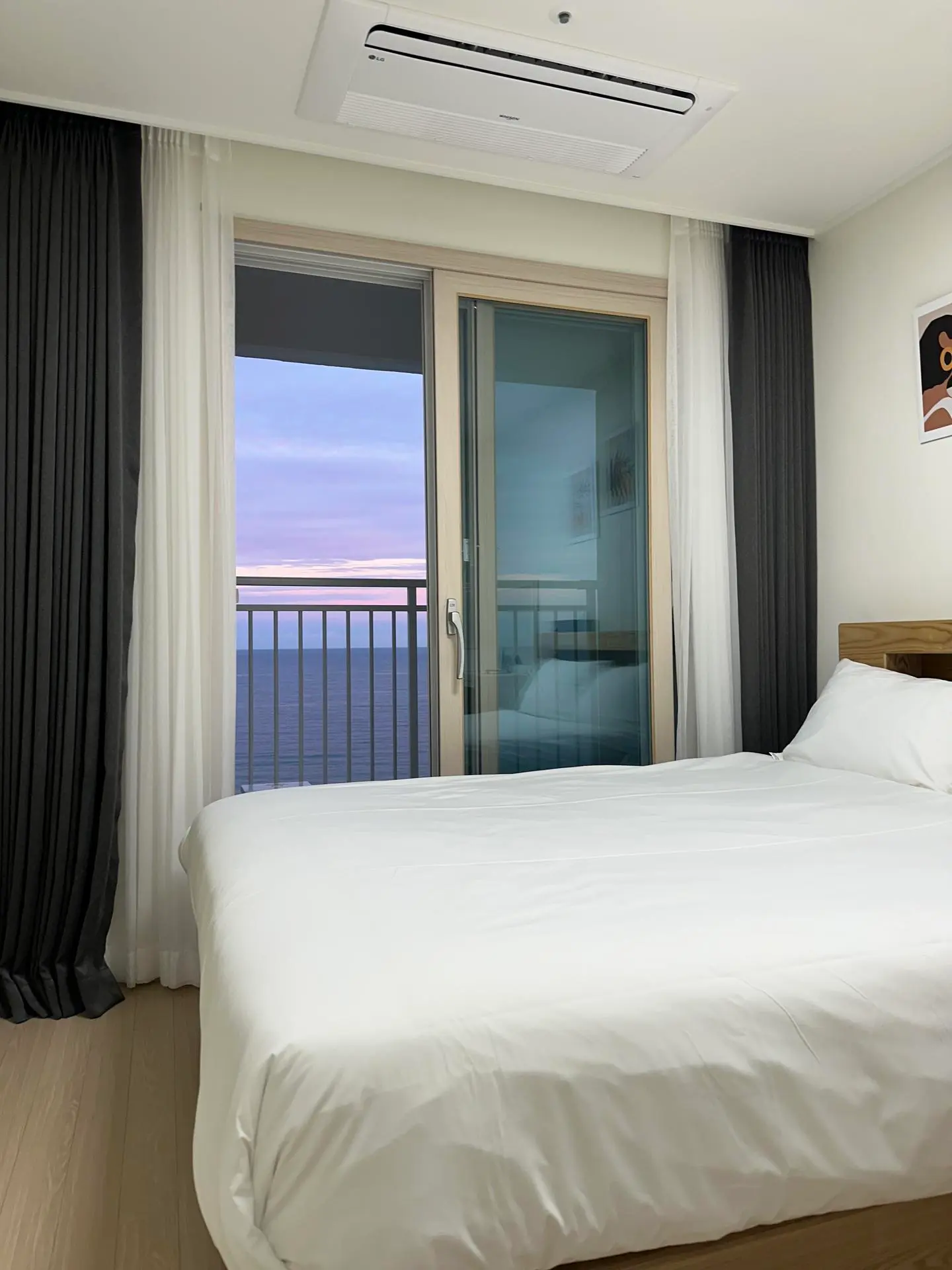 Gangwon Yangyang Ocean View Dongsan Beach Front Ingu Beach Nearby 8th Floor Residence - main image