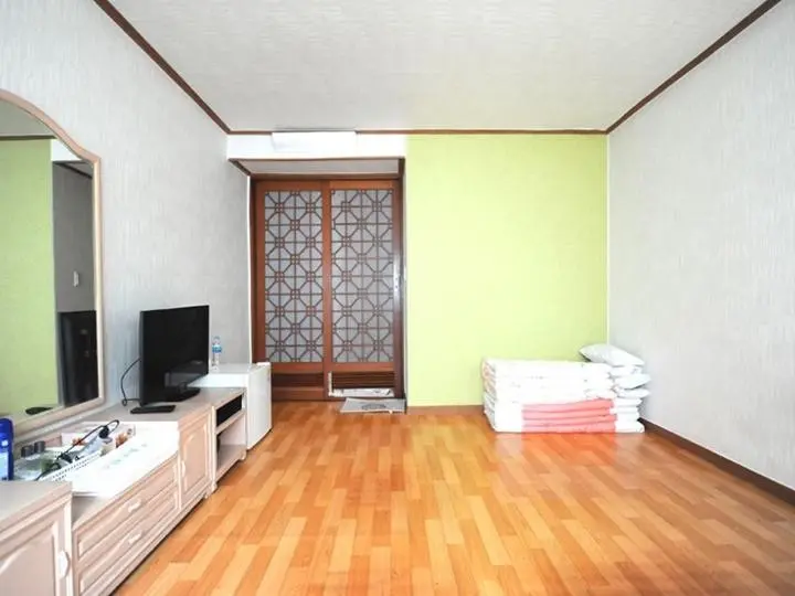 Jeonnam Gurye A comfortable environment and an old-fashioned log cabin atmosphere pension #Ondol A - main image