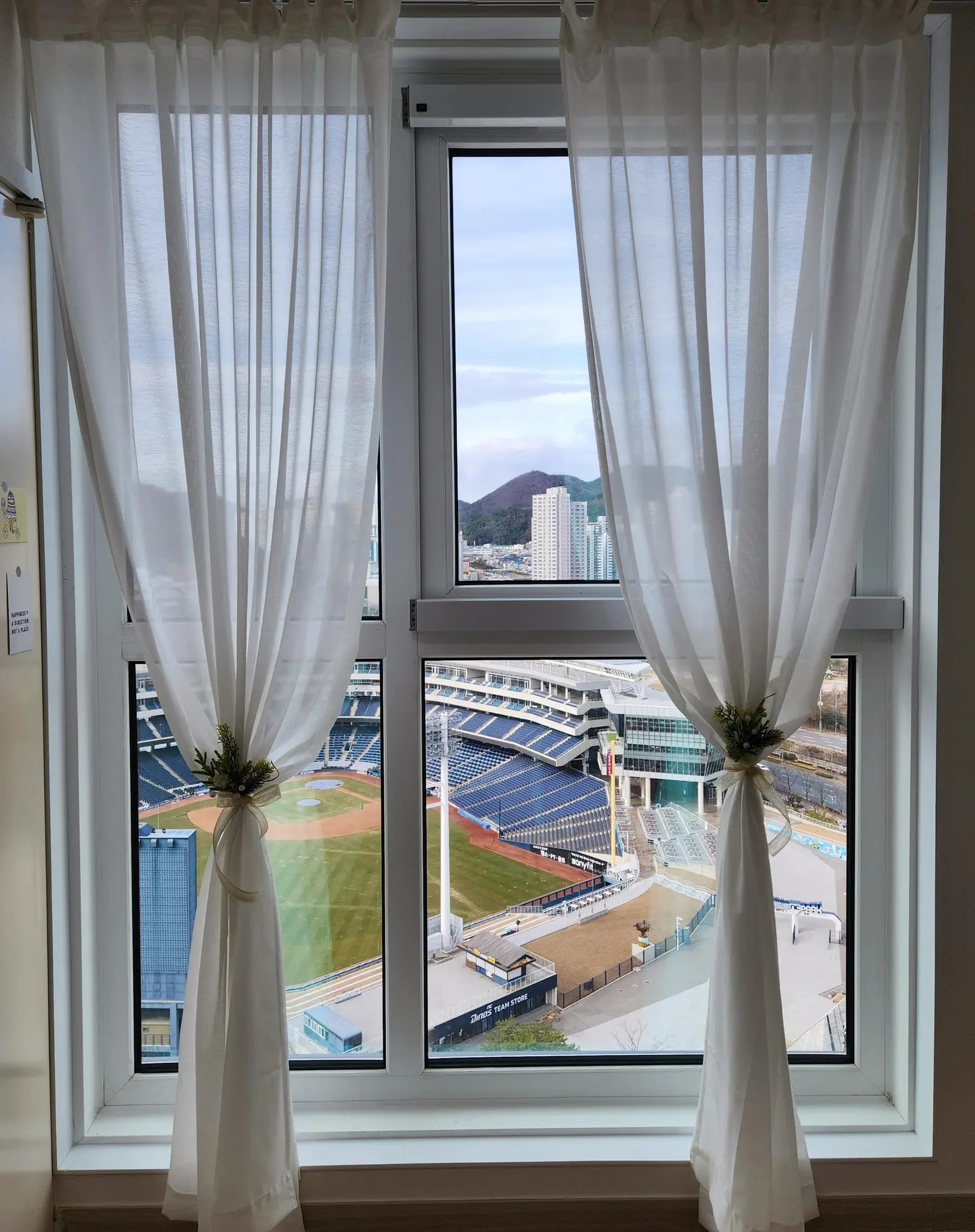 Changwon, Gyeongnam Newly built state-of-the-art accommodation with a view of the baseball field - main image