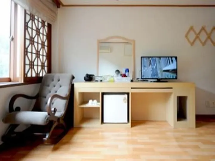 Jeonnam Gurye A comfortable environment and an old-fashioned log cabin atmosphere pension #Ondol A - image2