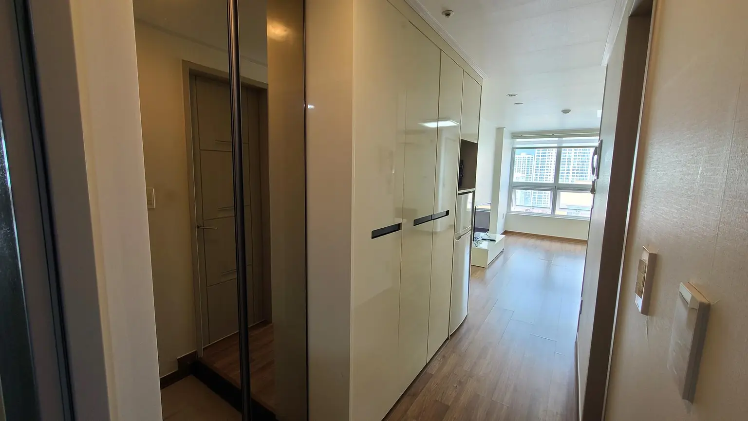 Busan Yeonje 16th floor of Yeonsan-dong officetel with convenient transportation and great view - image5