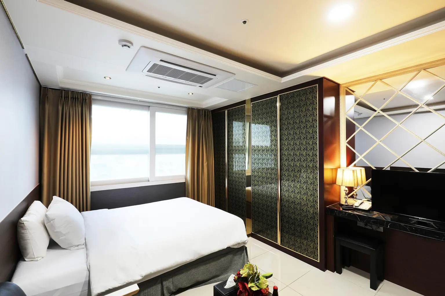 Seoul Gangseo Deluxe Double D Residence Hotel, within 3 minutes walk from Balsan Station on Line 5 - main image