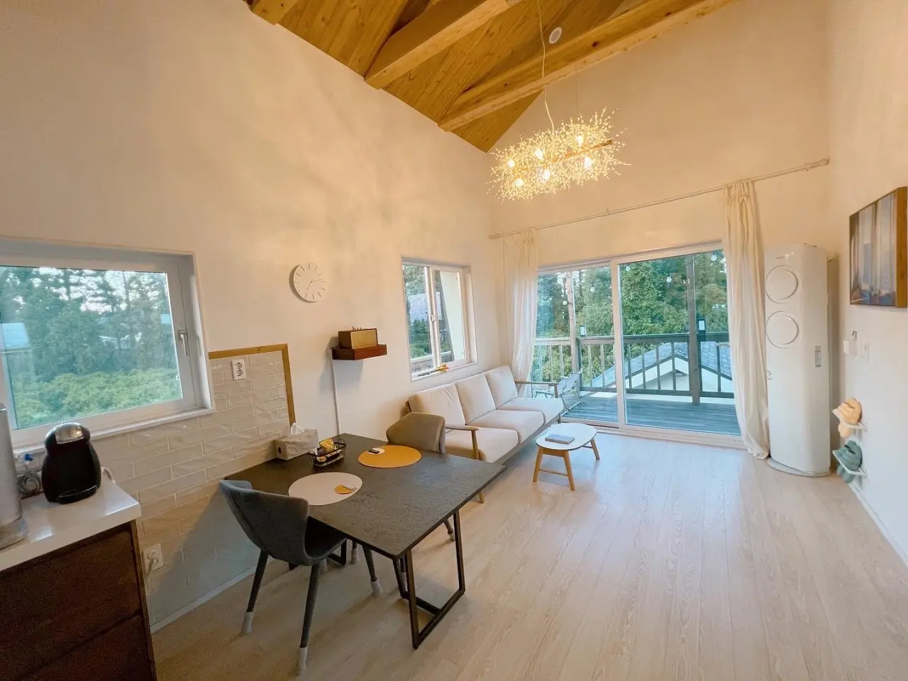Seogwipo Namwon Namwon Quiet Village 2nd floor emotional house Sarangchae - main image