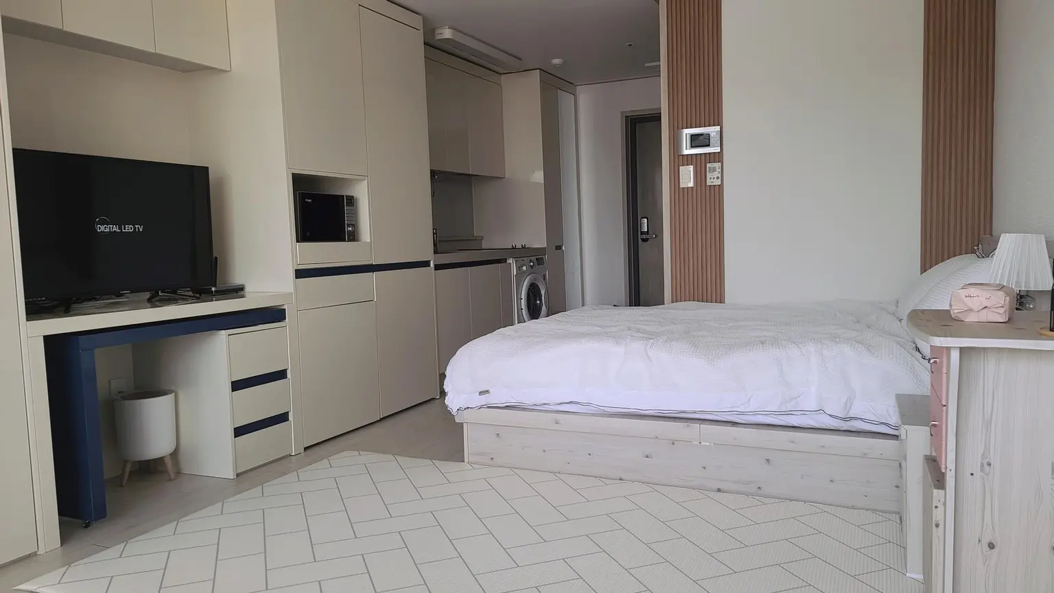Gangneung Jumunjin Ocean view full option apartment with outdoor terrace - image1
