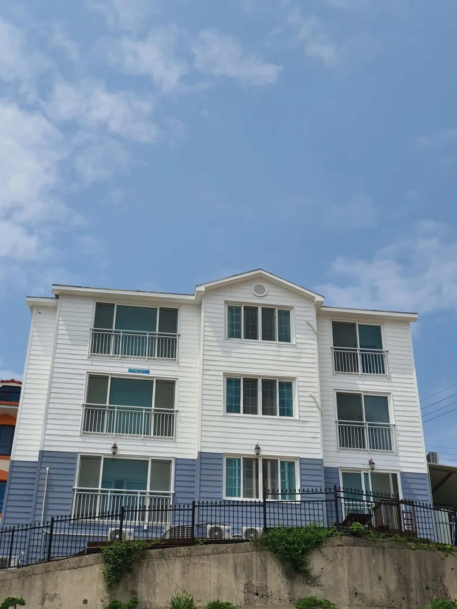 Gyeongnam Geoje Ocean view one-room pension 303 right in front of Waehyeon Beach - image7