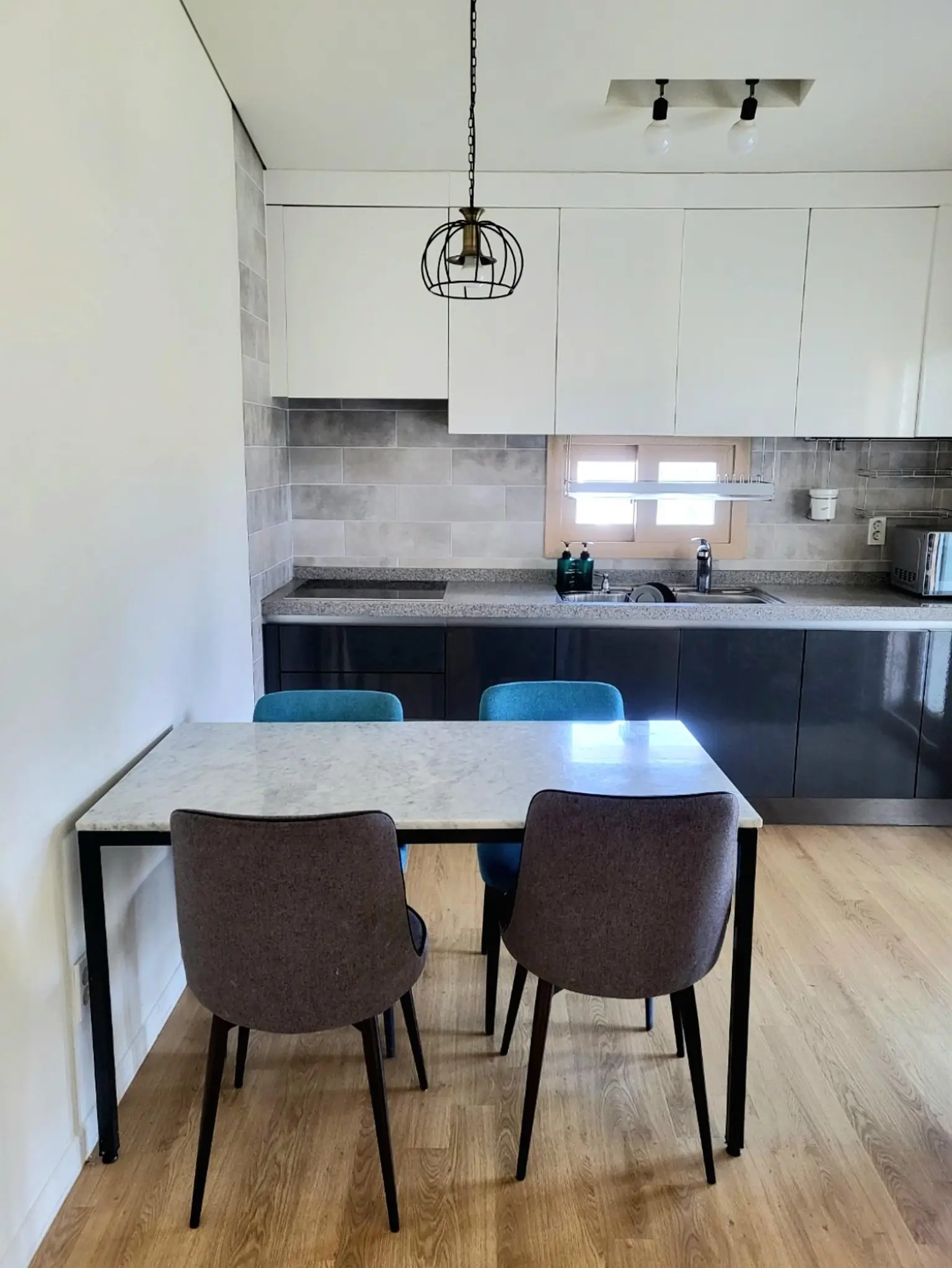 Jeju Seogwipo City Fully-furnished duplex structure lawn garden house + 3-minute walk to the beach - image4