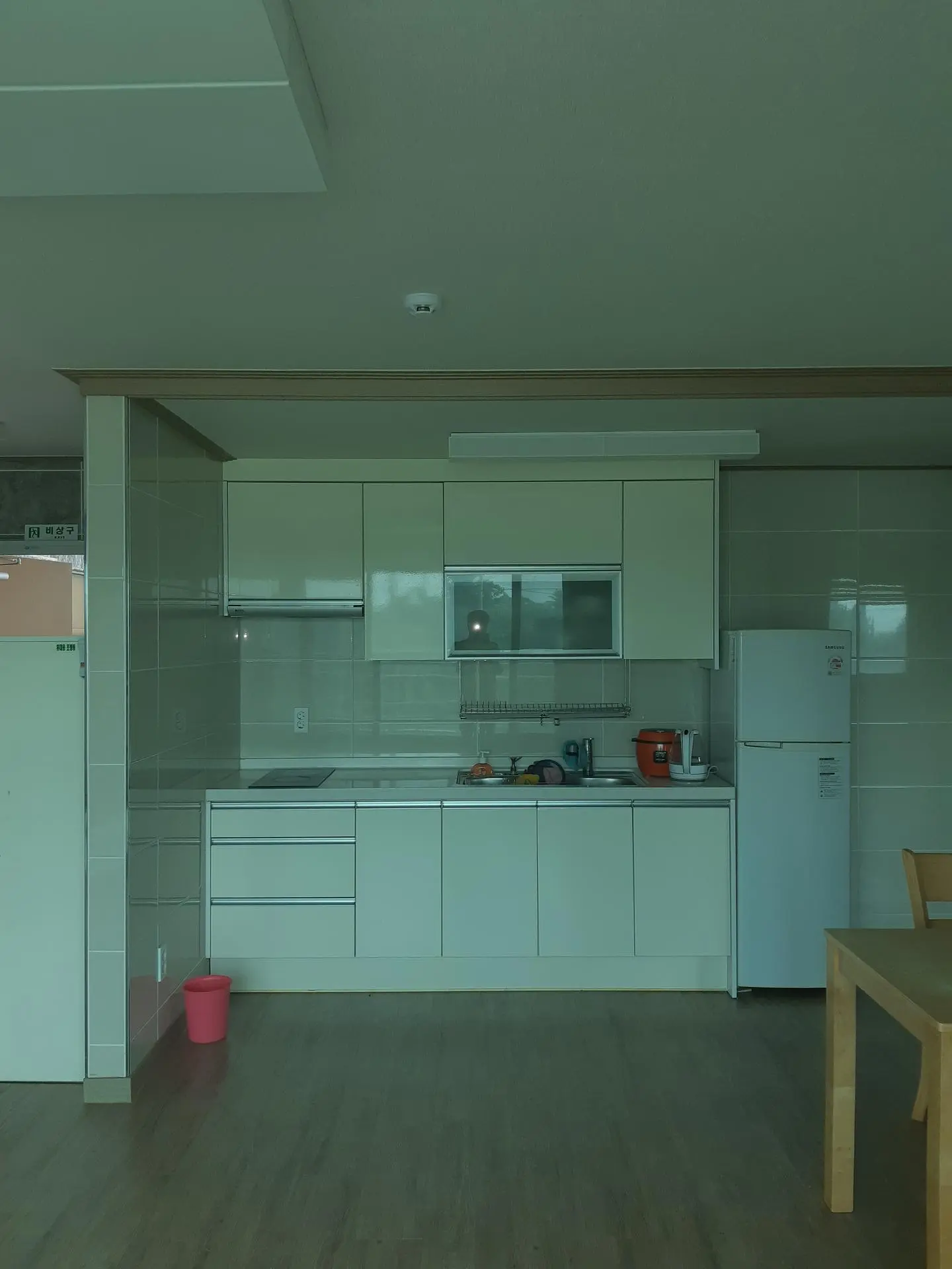 Seogwipo Pyoseon Golf, fishing, climbing and forest trails, easy access, 2nd floor house in front of bus stop - main image
