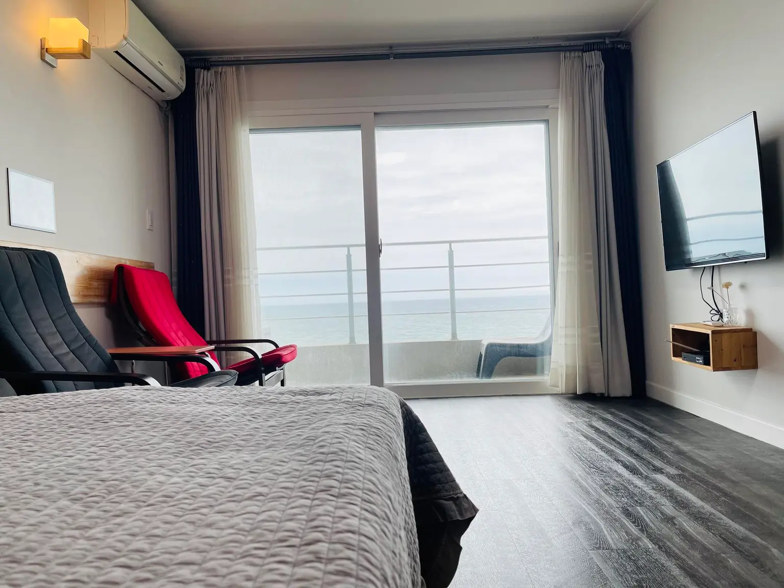 Gangwon Sokcho Ocean view accommodation right below the lighthouse observatory Breakfast tea - main image