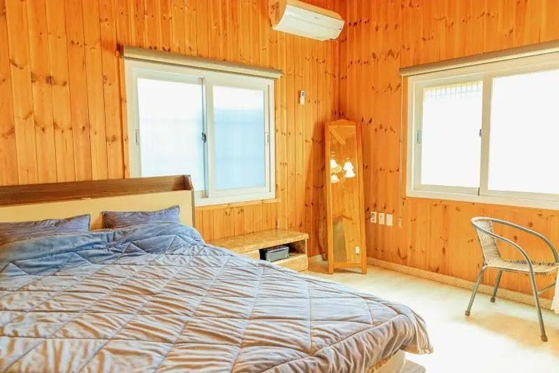 西帰浦城山 扁桃の木の香りがいっぱいのスリールーム複層独菜＃屋根裏部屋 - main image