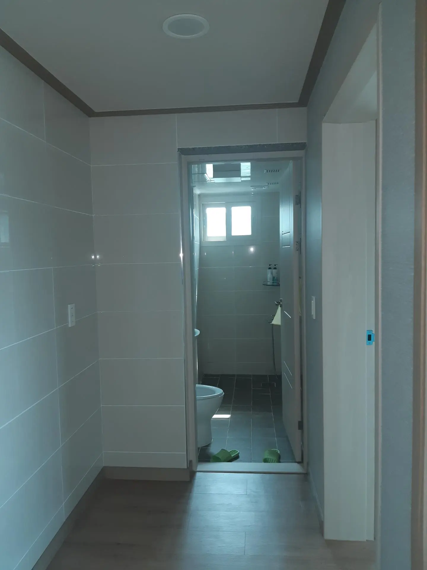 Seogwipo Pyoseon Golf, fishing, climbing and forest trails, easy access, 2nd floor house in front of bus stop - image7