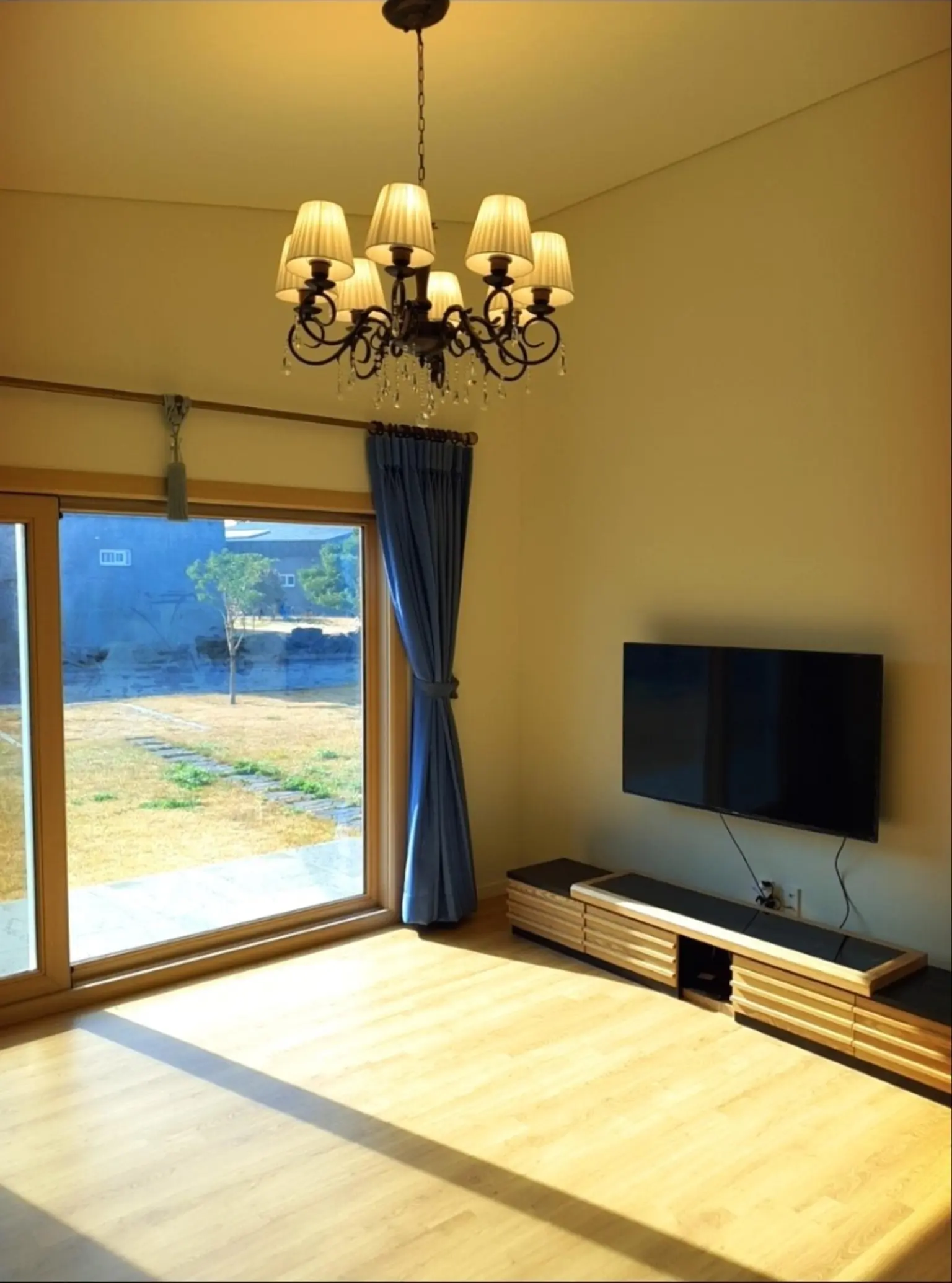 Jeju Seogwipo City Fully-furnished duplex structure lawn garden house + 3-minute walk to the beach - image3