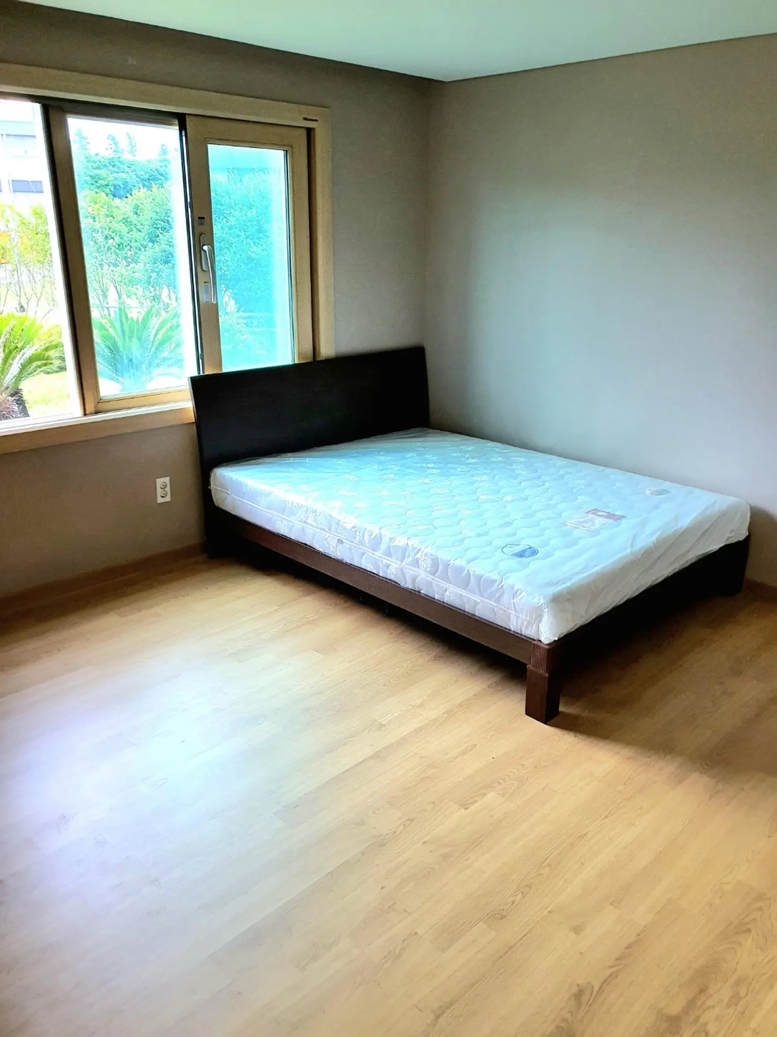 Jeju Seogwipo City Fully-furnished duplex structure lawn garden house + 3-minute walk to the beach - image2