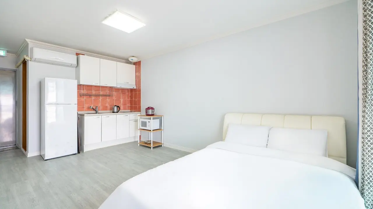 Jeonnam Yeosu One-room remodeled clean pension A #Small dogs allowed - image2