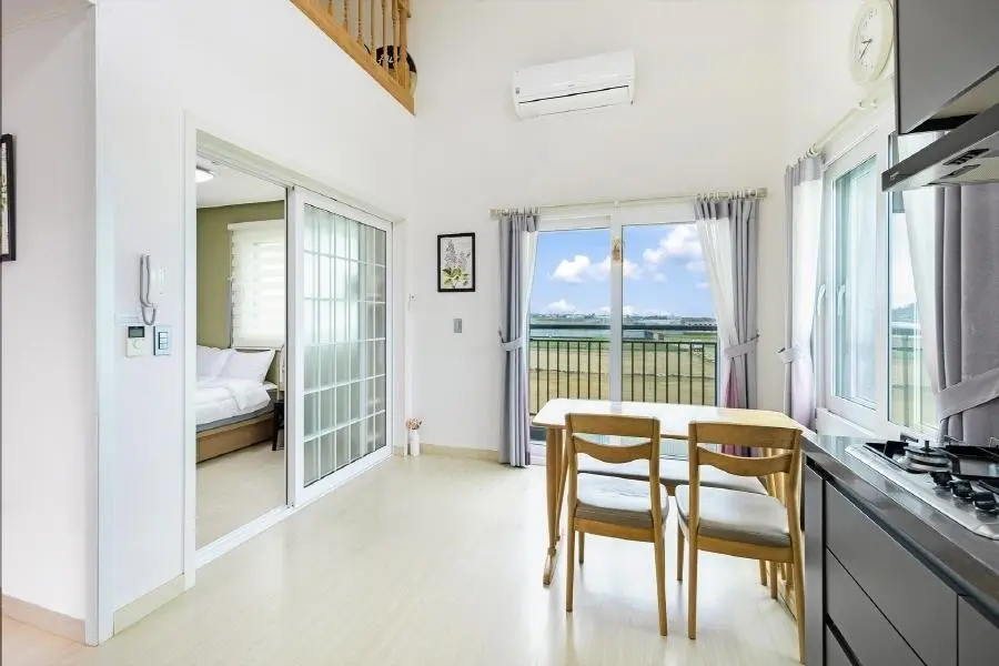 제주 한경 푸른 잔디마당있는 분리형원룸 복층주택 수월 201 - main image