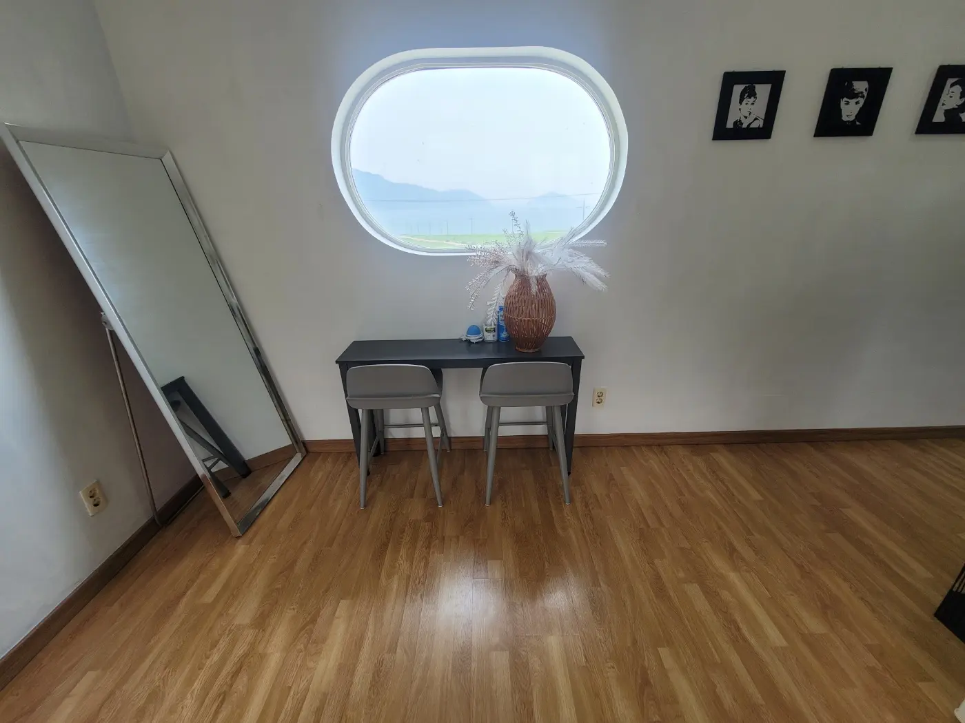 Gyeongnam Namhae Ocean view detached one-room pension 202 in a quiet and cozy American village - image7