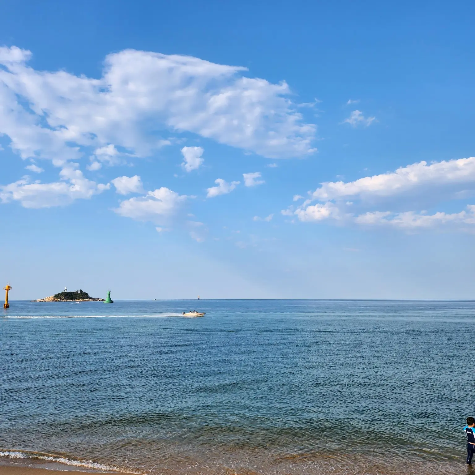 Sokcho ★1-minute walk from Sokcho Beach★1-minute walk from Sokcho Children's Park★Highest floor, 7th floor☆Pets allowed☆2 queen beds - main image