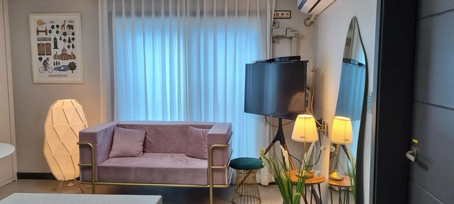 Daejeon Hot Place Seongsimdang Baseball Stadium Jungangno Station 10-minute walk duplex one-room house - main image