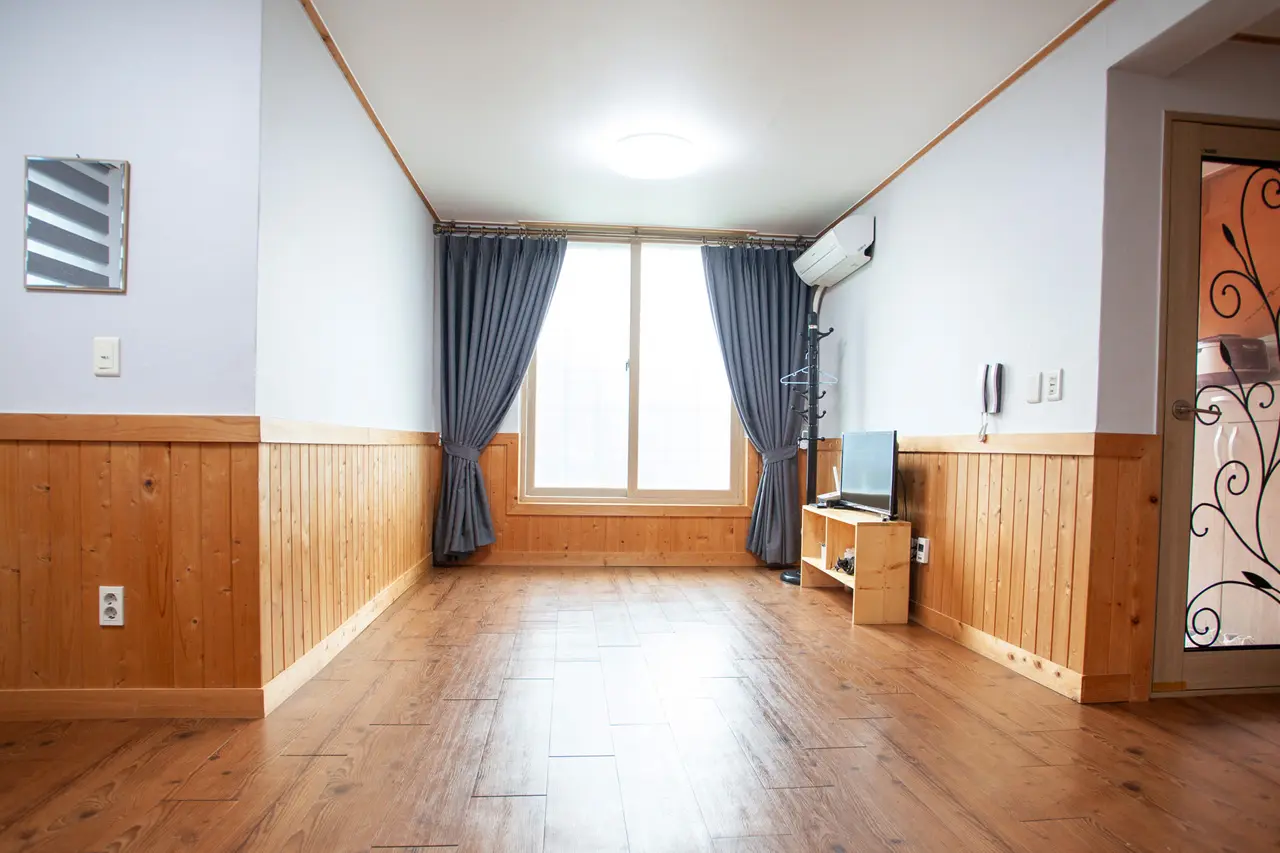 Jeonbuk Wanju Air Village Cypress Forest Entrance Cost-effective Pension 2-person Ondol Large Room #Dalnim - main image