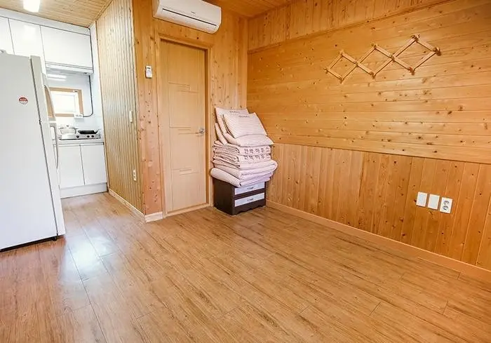 전남 장성 전국제일의 피톤치드 고장 금곡영화마을 편백나무펜션 102호 - main image