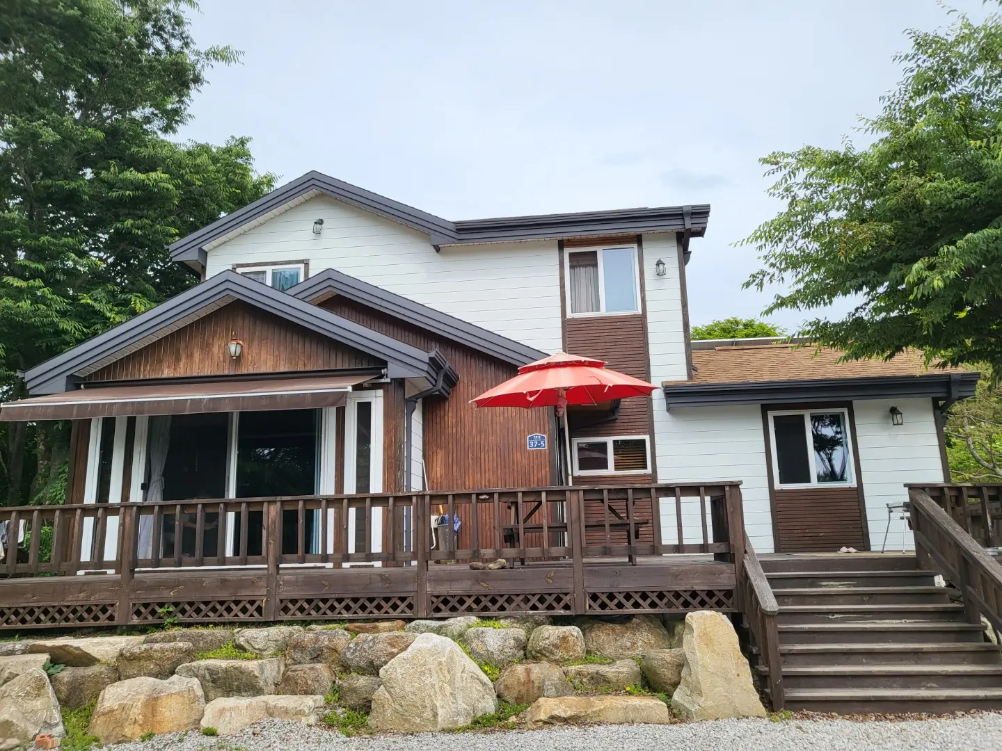 Namwon, Jeollabuk-do A 30-pyeong detached house where the sky meets the foot of Jirisan and stars pour down - main image
