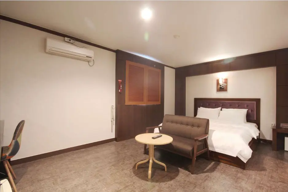 Jeonbuk Gunsan Business hotel within 5 minutes by car from Gunsan Bus Terminal #Standard A - image2