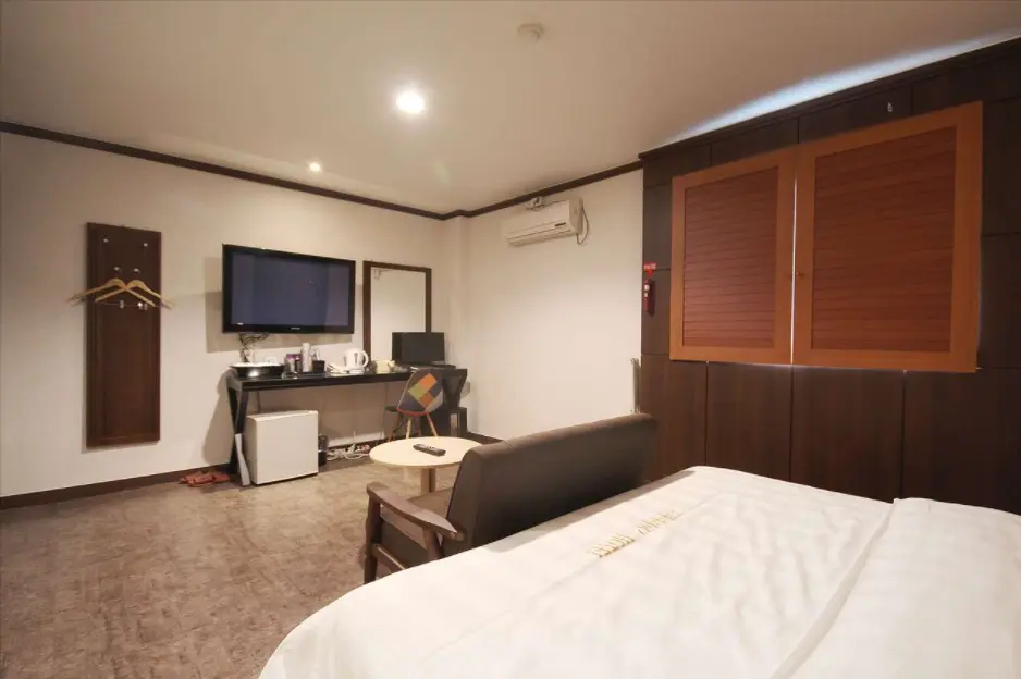 Jeonbuk Gunsan Business hotel within 5 minutes by car from Gunsan Bus Terminal #Standard A - image1